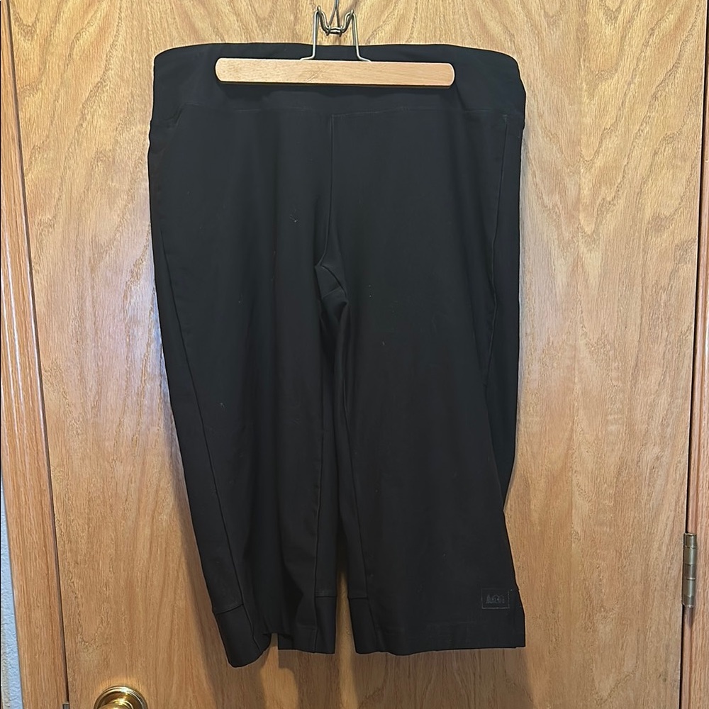 REI Black Athletic Crop Wide Leg Pants